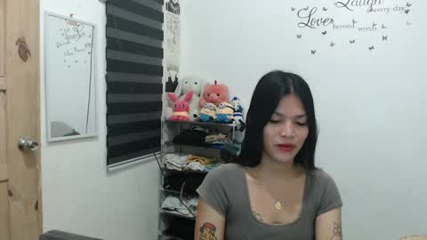 hi im kim online show from December 2024 12:34:01 PM