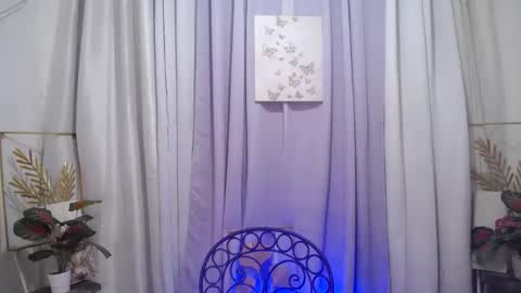 Snapshot of urseductive_llanaxx chatting on November 2025 01:54:02 PM JUST CALL ME LLANA online show from November 2025 01:54:02 PM