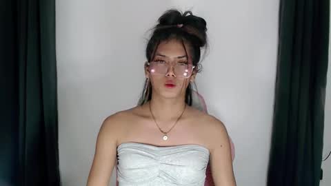 Snapshot of ursexy_diamondcum chatting on March 2026 11:01:02 AM RAZ online show from March 2026 11:01:02 AM