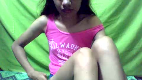 Snapshot of ursexydoll18 chatting on January 2025 02:17:01 AM Darlyn room online show from January 2025 02:17:01 AM