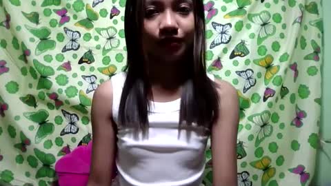 Snapshot of ursexydoll18 chatting on February 2025 02:21:01 PM Darlyn room online show from February 2025 02:21:01 PM