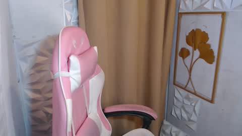 KITTY online show from November 2025 06:10:01 PM