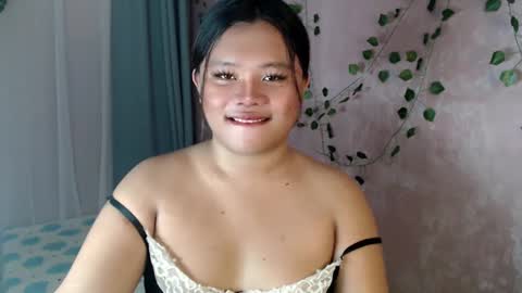 Snapshot of urwifematerial69_ chatting on December 2024 05:59:01 AM Bella Miles Olivia online show from December 2024 05:59:01 AM