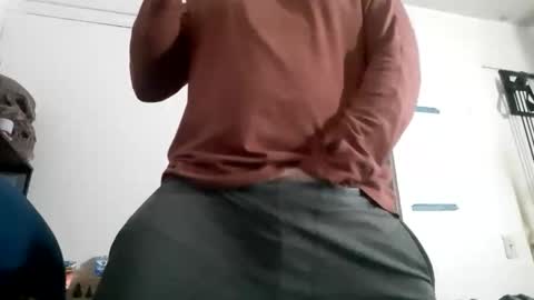 Snapshot of use_me_rn chatting on February 2026 07:02:01 AM Daddy online show from February 2026 07:02:01 AM