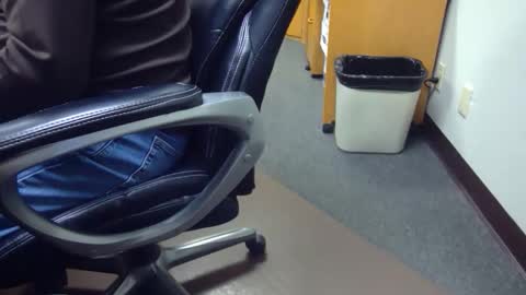 useemie online show from November 2025 12:00:02 AM