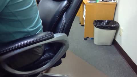 Snapshot of useemie chatting on April 2026 11:04:01 PM useemie online show from April 2026 11:04:01 PM