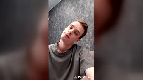 Snapshot of utem70 chatting on February 2026 05:15:01 AM Nick online show from February 2026 05:15:01 AM