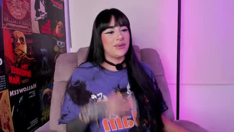 Snapshot of uveuvedee chatting on September 2025 04:23:01 AM Val help me get 100 thumbs up 3 online show from September 2025 04:23:01 AM