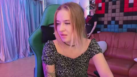 Leila online show from December 2024 11:56:02 PM