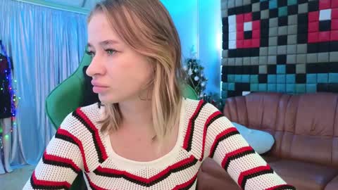 Leila online show from December 2024 10:12:01 PM