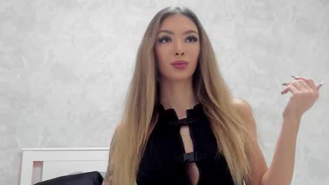 Snapshot of v_deville chatting on September 2025 08:16:02 AM Mia online show from September 2025 08:16:02 AM