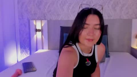 Snapshot of vaalentina_lux chatting on May 2026 03:07:01 PM Vaalentina Lux online show from May 2026 03:07:01 PM