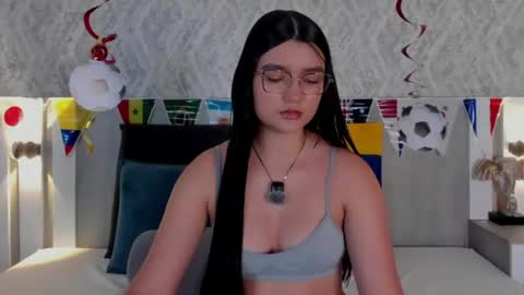 Snapshot of vaalentina_lux chatting on June 2026 02:26:01 PM Vaalentina Lux online show from June 2026 02:26:01 PM