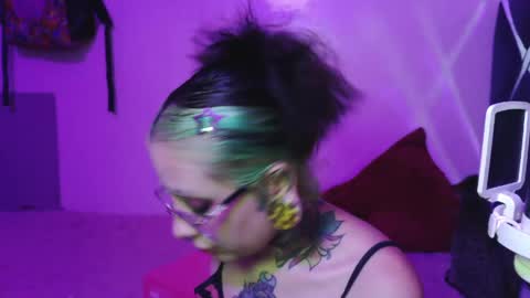 Vainilla Independent model online show from May 2026 02:17:02 AM