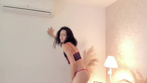 Vaiolet  online show from April 2026 10:37:02 PM