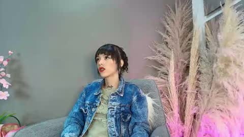 V A I O L E T T  S M I T H online show from February 2026 04:24:02 PM