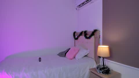 HI IM NEW online show from December 2024 03:05:01 PM