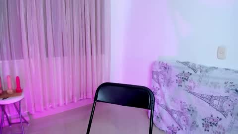 Snapshot of vale_kross chatting on March 2026 03:40:01 PM HI IM NEW online show from March 2026 03:40:01 PM