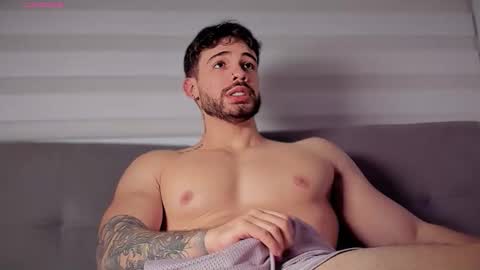 valenthinoking online show from November 2025 02:23:01 AM