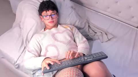 Snapshot of valentin0_3 chatting on December 2025 07:44:01 PM Valentin0 online show from December 2025 07:44:01 PM