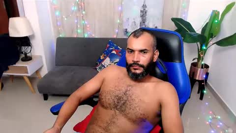 Snapshot of valentin_king7 chatting on December 2024 05:53:02 PM Valentine online show from December 2024 05:53:02 PM