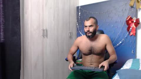 Snapshot of valentin_king7 chatting on December 2024 05:37:02 PM Valentine online show from December 2024 05:37:02 PM