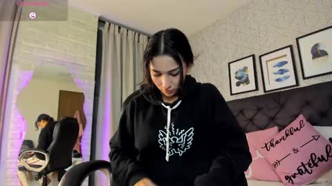 Snapshot of valentina__desire chatting on May 2026 11:48:02 AM Valen online show from May 2026 11:48:02 AM