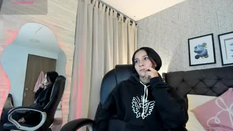 Snapshot of valentina__desire chatting on May 2026 11:48:02 AM Valen online show from May 2026 11:48:02 AM