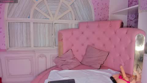 Valentina online show from October 2025 10:21:01 PM