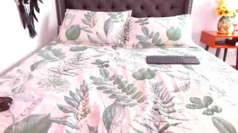 Valen Ferrer online show from October 2025 07:00:01 PM