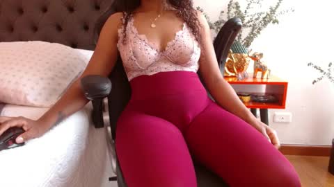 Snapshot of valentina_ferrer0 chatting on April 2026 06:45:01 PM Valen Ferrer online show from April 2026 06:45:01 PM