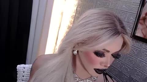 Amanda online show from November 2025 04:35:01 AM