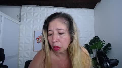 Snapshot of valentina_mature chatting on February 2025 06:21:01 AM Valentina online show from February 2025 06:21:01 AM