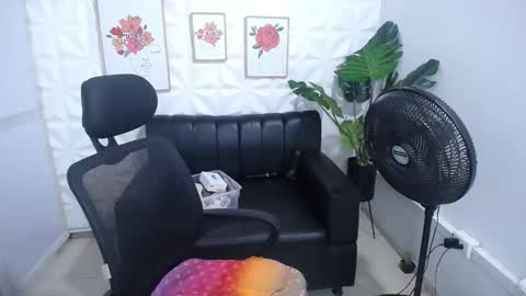 Snapshot of valentina_mature chatting on February 2025 10:30:01 PM Valentina online show from February 2025 10:30:01 PM