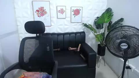 Snapshot of valentina_mature chatting on February 2025 09:27:02 PM Valentina online show from February 2025 09:27:02 PM