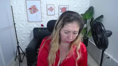 Snapshot of valentina_mature chatting on February 2025 10:33:02 AM Valentina online show from February 2025 10:33:02 AM