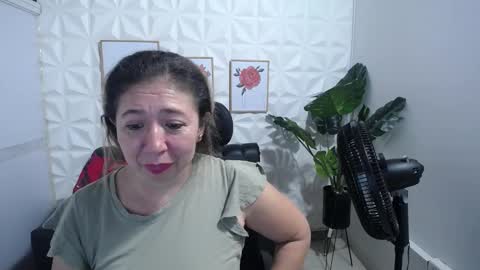 Snapshot of valentina_mature chatting on February 2025 04:42:02 AM Valentina online show from February 2025 04:42:02 AM