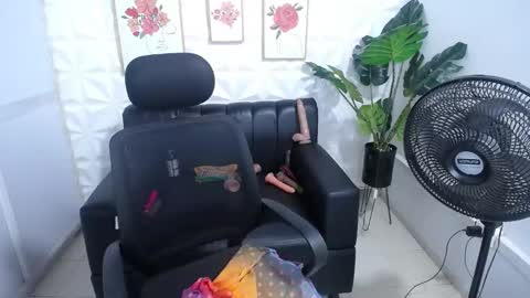 Snapshot of valentina_mature chatting on February 2025 01:44:02 AM Valentina online show from February 2025 01:44:02 AM