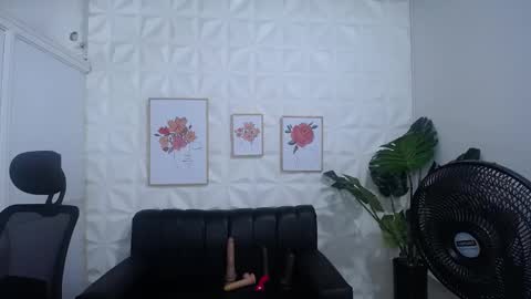 Snapshot of valentina_mature chatting on February 2025 11:00:02 PM Valentina online show from February 2025 11:00:02 PM