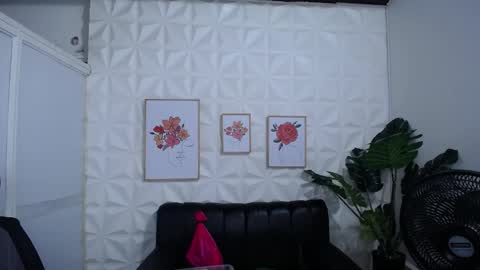 Snapshot of valentina_mature chatting on March 2025 11:26:01 PM Valentina online show from March 2025 11:26:01 PM