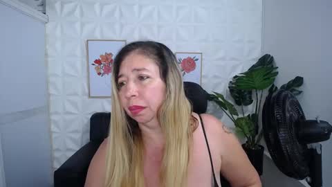 Snapshot of valentina_mature chatting on March 2025 07:21:02 AM Valentina online show from March 2025 07:21:02 AM