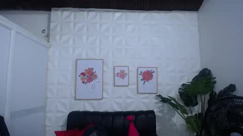 Snapshot of valentina_mature chatting on March 2025 04:46:01 PM Valentina online show from March 2025 04:46:01 PM