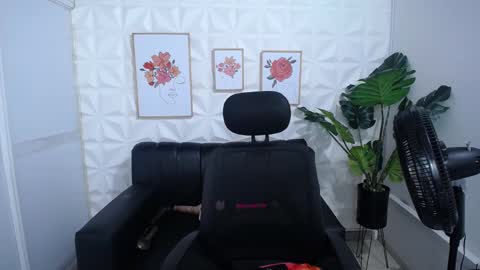 Snapshot of valentina_mature chatting on March 2025 11:46:01 PM Valentina online show from March 2025 11:46:01 PM