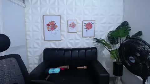 Snapshot of valentina_mature chatting on March 2025 07:38:02 AM Valentina online show from March 2025 07:38:02 AM