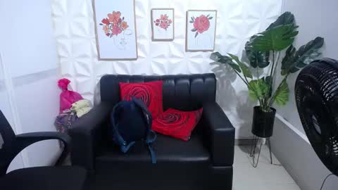 Snapshot of valentina_mature chatting on March 2025 08:44:02 PM Valentina online show from March 2025 08:44:02 PM