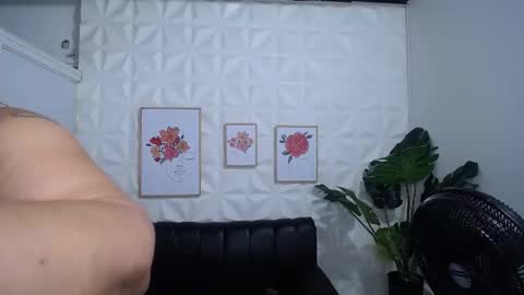 Snapshot of valentina_mature chatting on March 2025 03:17:01 AM Valentina online show from March 2025 03:17:01 AM