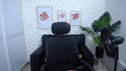 Snapshot of valentina_mature chatting on March 2025 07:05:02 AM Valentina online show from March 2025 07:05:02 AM