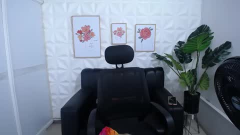 Snapshot of valentina_mature chatting on March 2025 02:09:02 AM Valentina online show from March 2025 02:09:02 AM