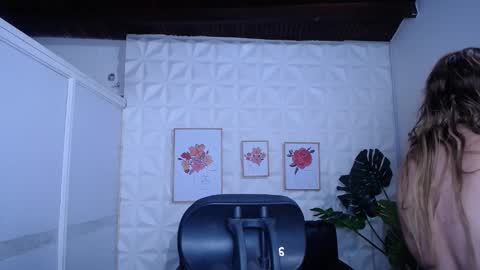 Snapshot of valentina_mature chatting on September 2025 05:34:02 PM Valentina online show from September 2025 05:34:02 PM