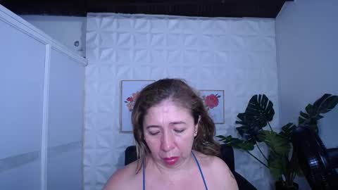 Snapshot of valentina_mature chatting on September 2025 09:25:01 PM Valentina online show from September 2025 09:25:01 PM